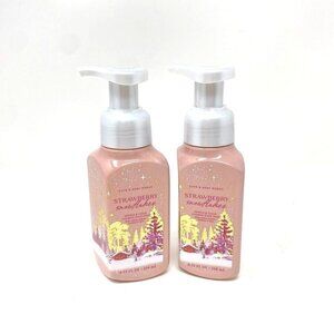 Bath & Body Works Strawberry Snowflakes Foaming Hand Soap 8.75 Fl Oz Set of 2